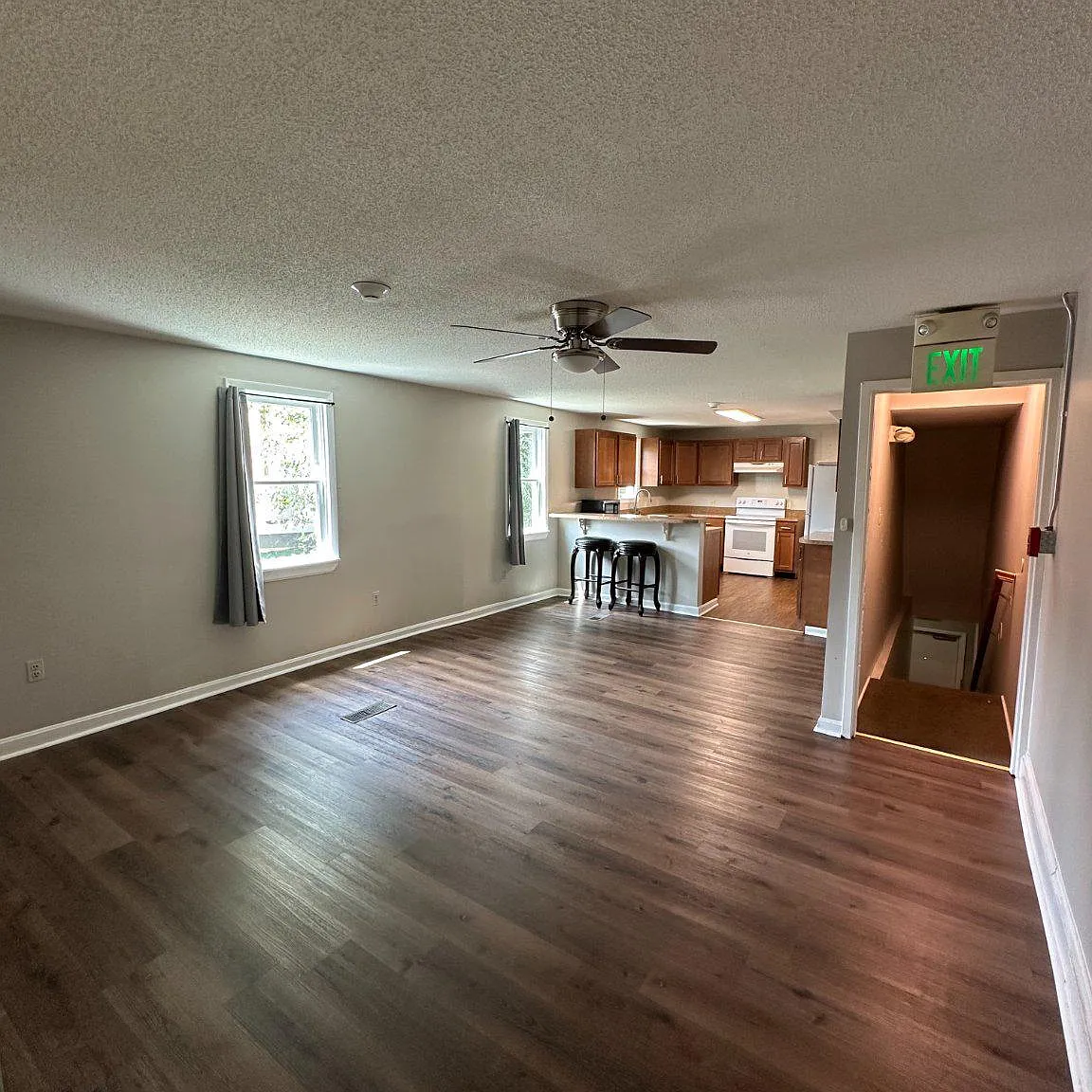 2 bed, 1.0 bath, 1227 sqft, $2,750 — Photo 2