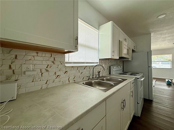 4th image of 825 Booker Ave