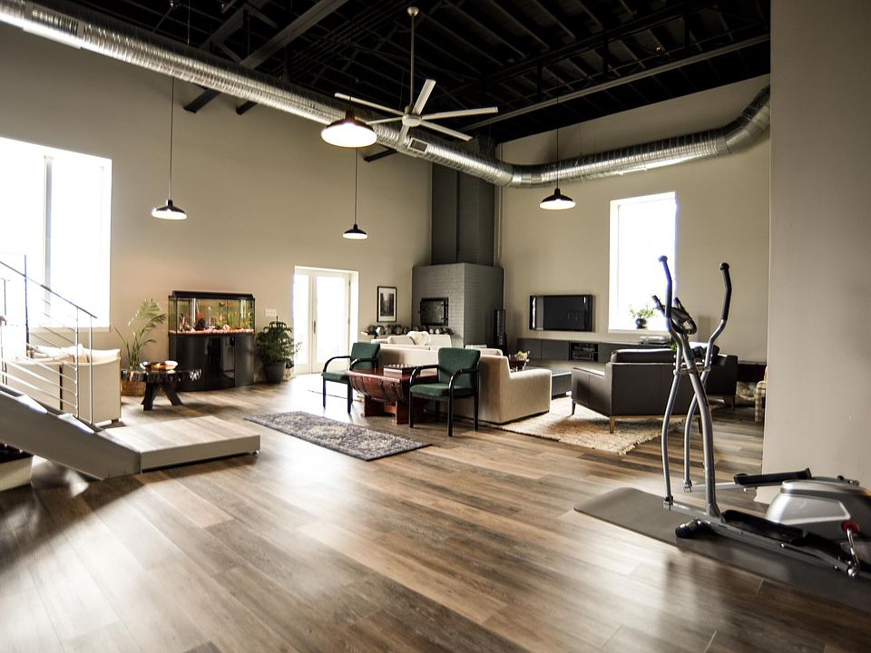 19ft ceilings