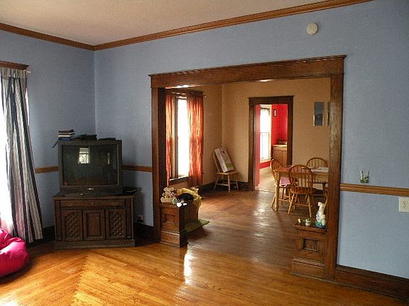 2nd image of 311 N Saginaw St