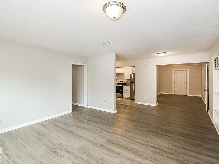 214 N Whitney St — Photo 4