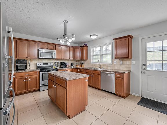 3rd image of 452 Cypress Pl
