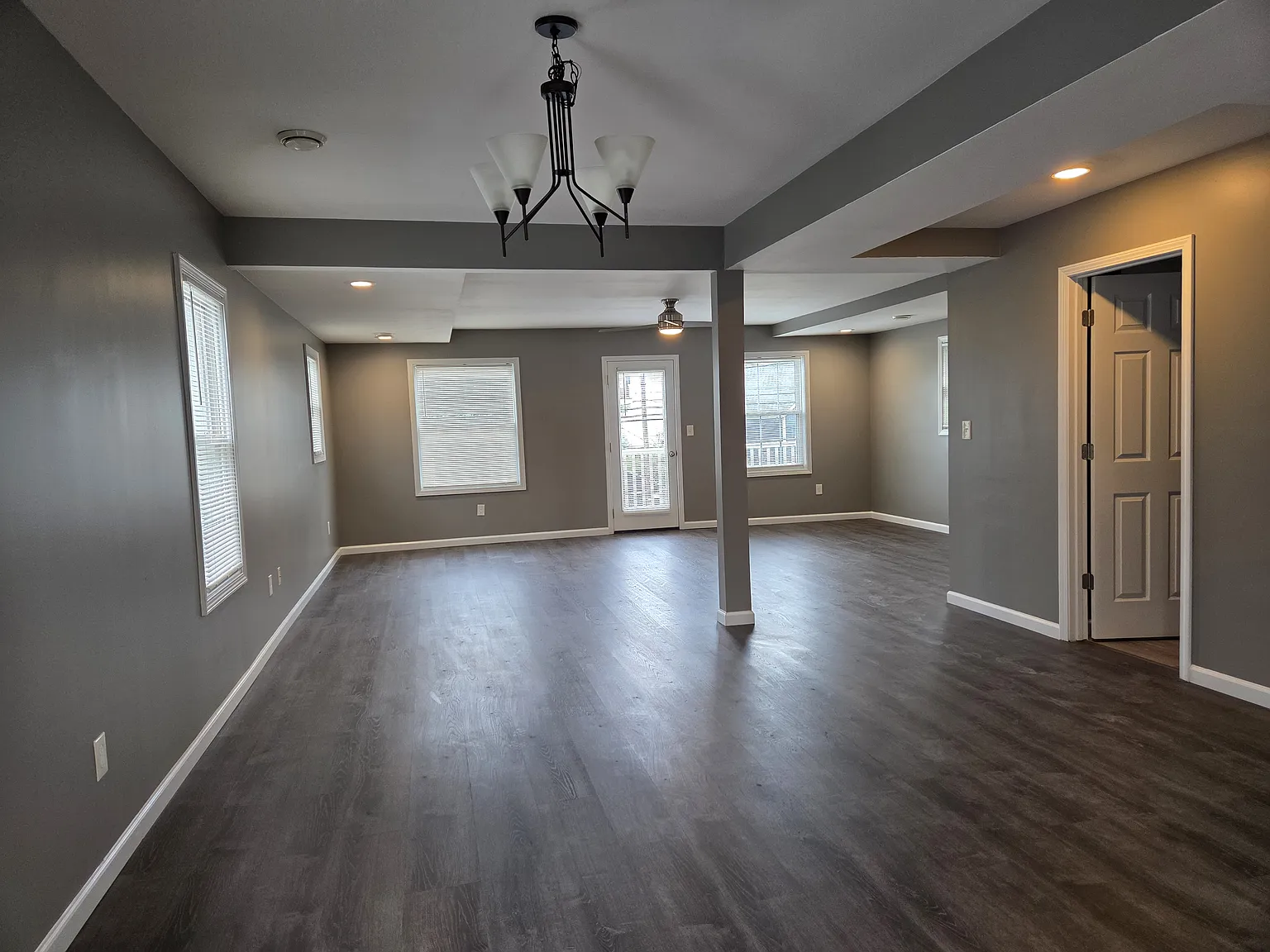 1 bed, 1600 sqft, $1,900 — Photo 4