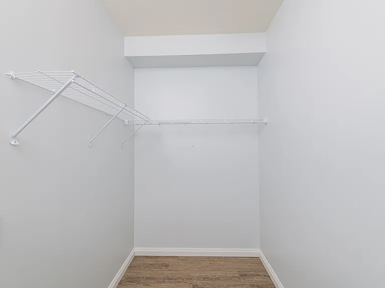 528 Lancaster St W — Photo 17
