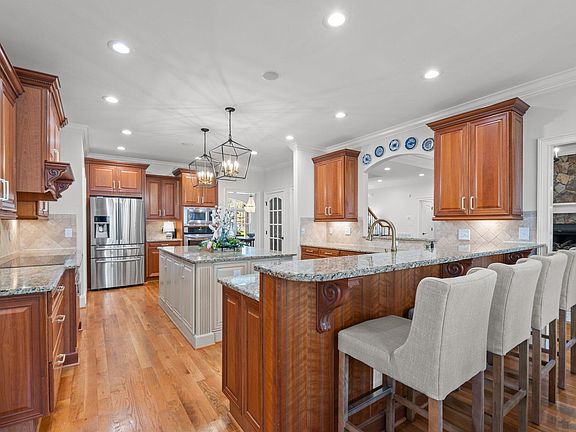 4th image of 1009 High Trail Ct