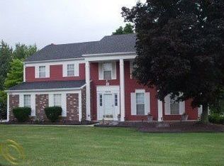 5275 Kingsfield Dr, West Bloomfield, MI 48322