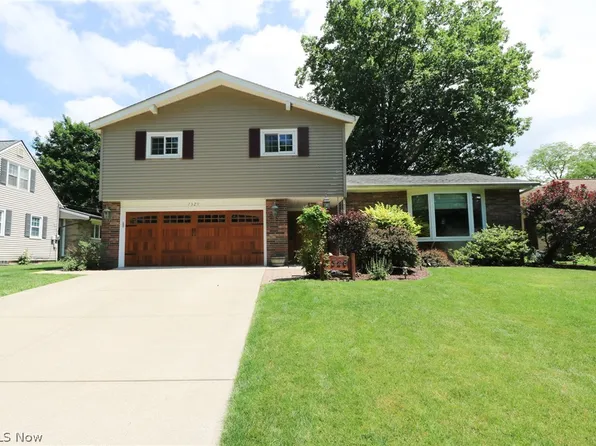 7329 Nethersole Dr, Middleburg Heights, OH 44130