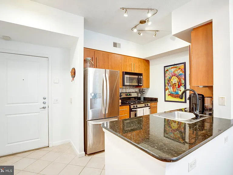 1021 N Garfield St #125 — Photo 20