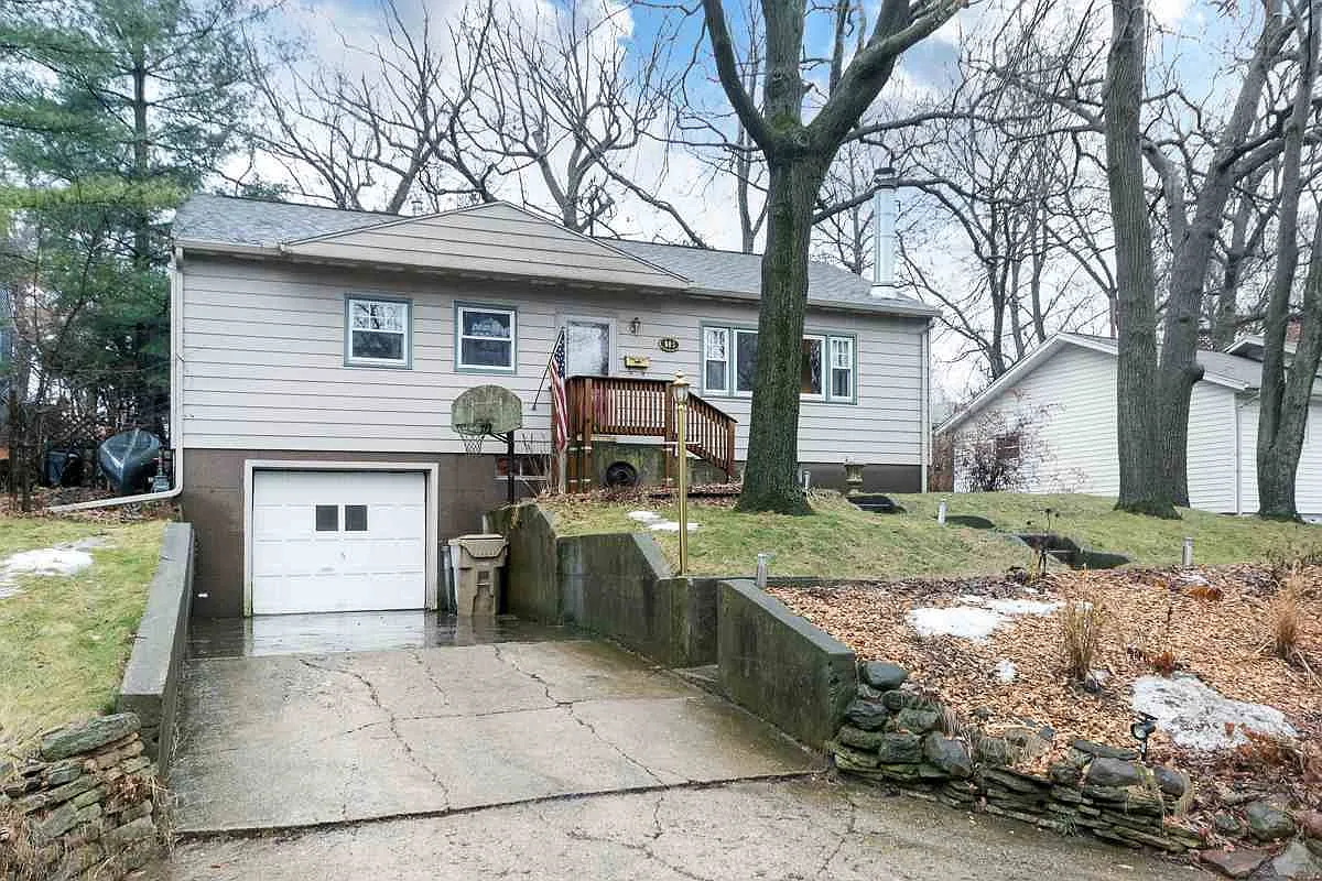 805 Bowman Ave photo 1