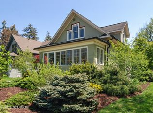 297 Blackhawk Rd, Riverside, IL 60546