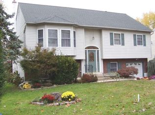 1461 Foster Rd, Warminster, PA 18974