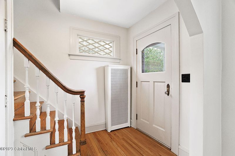 4th image of 269 Kenwood Avenue