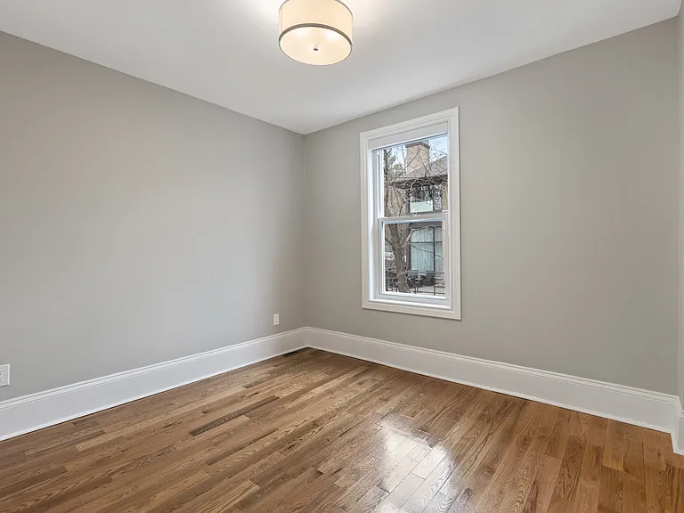 447 Green Ave — Photo 35