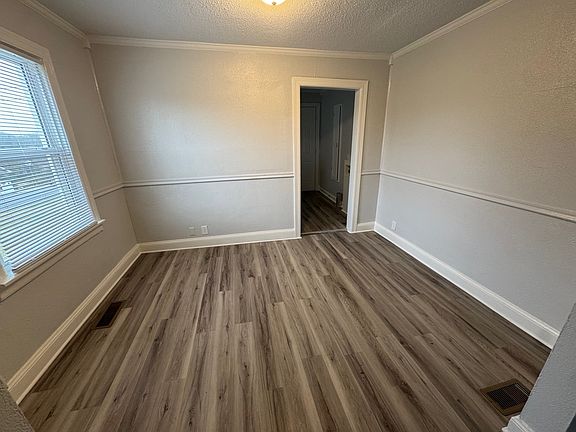 4th image of 2421 Grover St