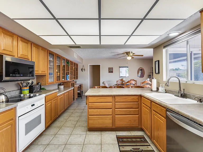 9739 W Desert Hills Dr — Photo 12
