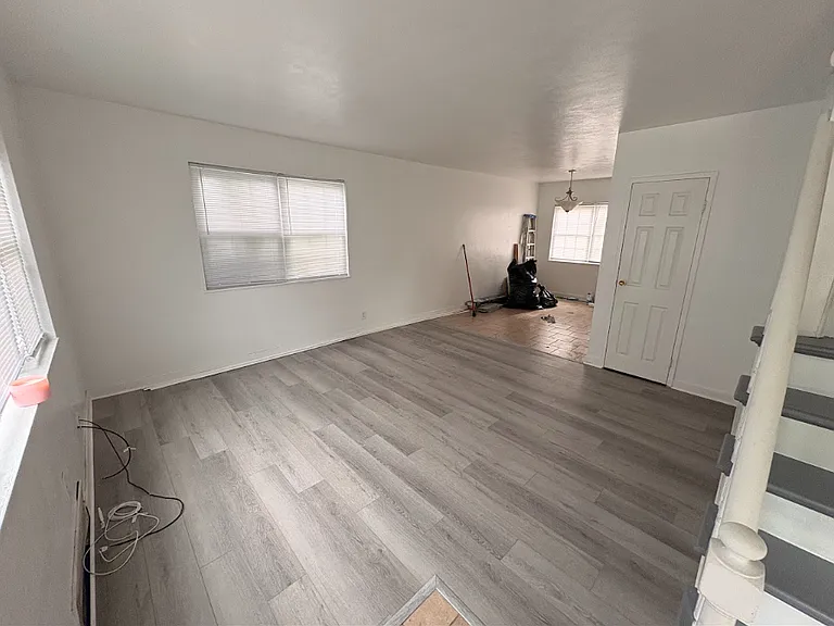 917 N Prairie Ave — Photo 2
