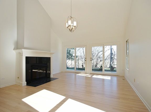 4th image of 1896 W Ashbury Ln #10B