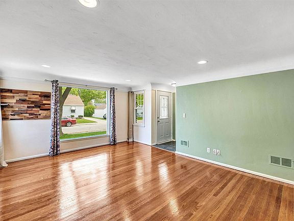 4th image of 893 Langlade Ave