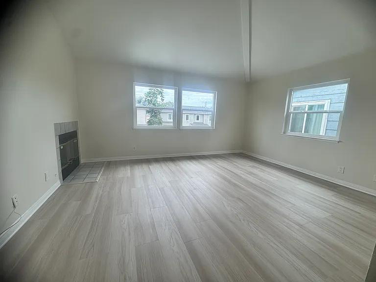 14726 Tupper St — Photo 31