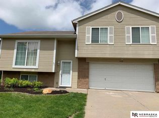 7624 Bondesson St, Omaha, NE 68122