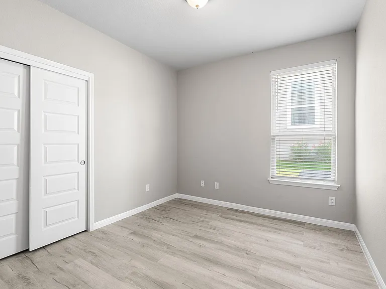313 McLintock Rd — Photo 9