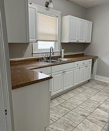 4th image of 424 W 22nd St