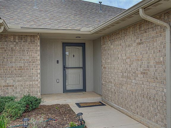 3rd image of 9628 Ashford Dr