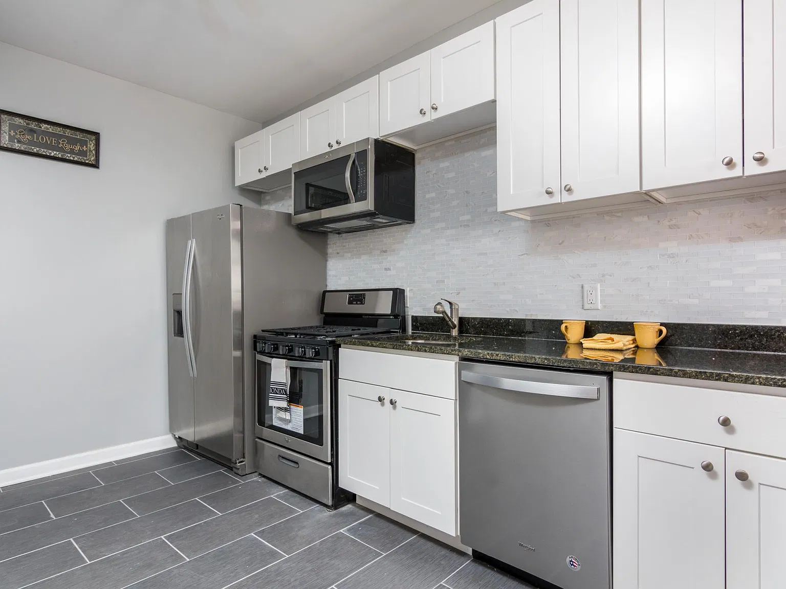 3 bed, 1300 sqft, $1,900 — Photo 3