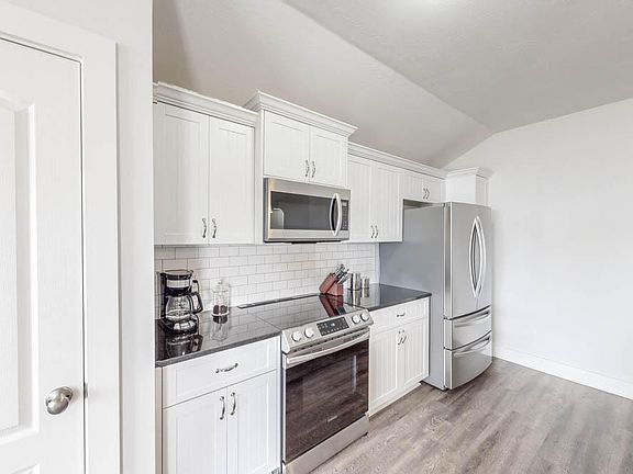 4th image of 7166 Hanford Drive