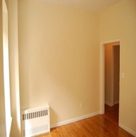 2nd image of 181 E 81st St