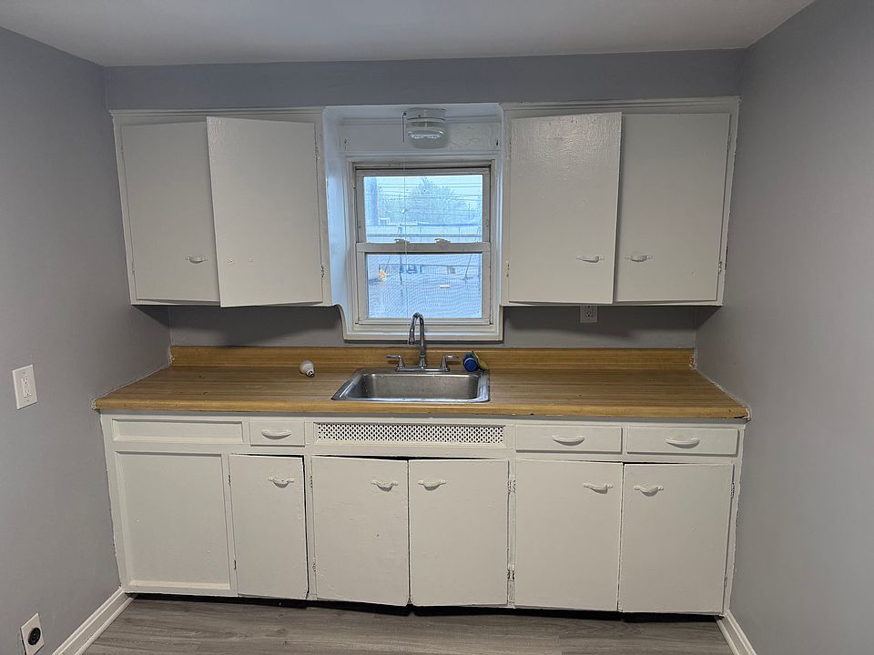 1st image of 14927 Puritas Ave #2