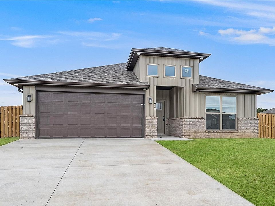 1st image of 921 S Canvasback Dr