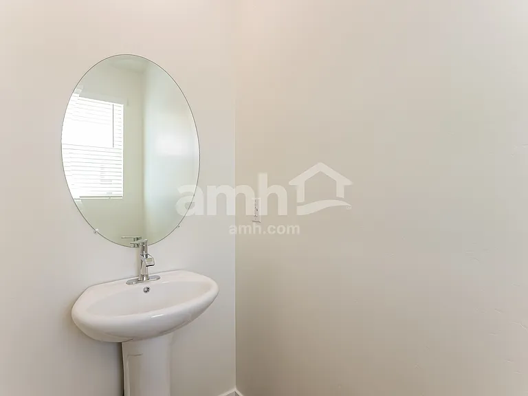 1384 W Mahogany St — Photo 7