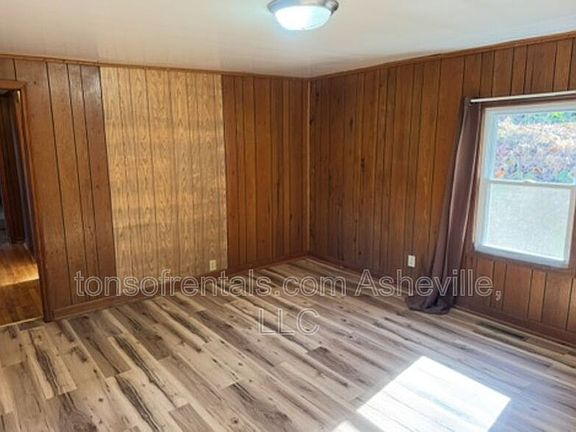 2nd image of 418 Old Buckeye Cove Rd