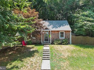 7019 Grove Rd, Alexandria, VA 22306