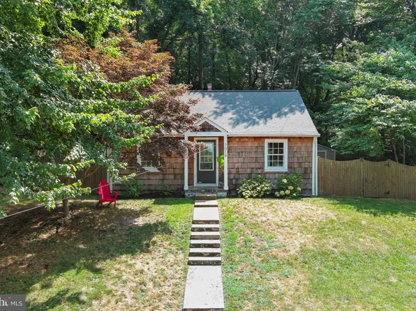 7019 Grove Rd, Alexandria, VA 22306