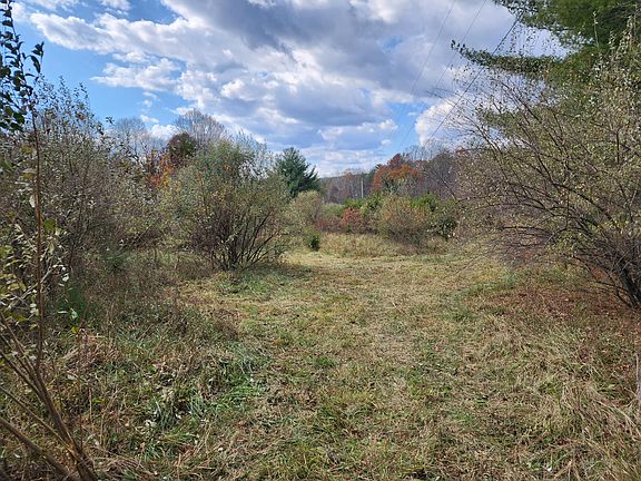 3rd image of 390 Edgewood Farm Ln