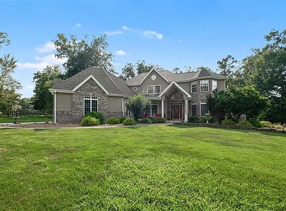 3rd image of 607 Wood Briar Dr