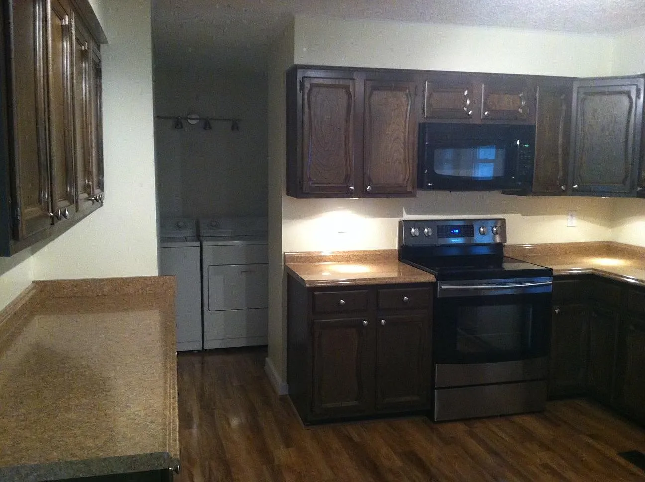 3 bed, 1.5 bath, 1248 sqft, $2,850 — Photo 2