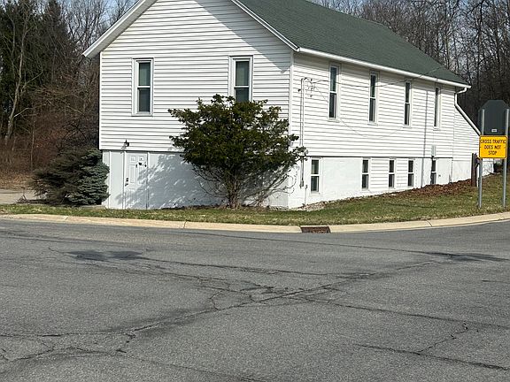 3rd image of 10381 Bailey Dr NE