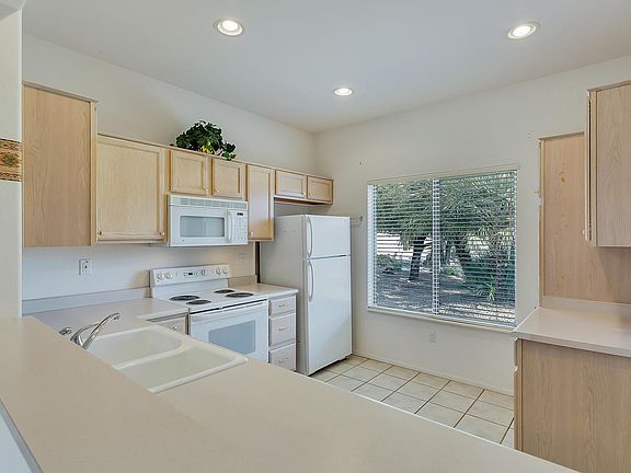 3rd image of 16091 W Wildflower Dr