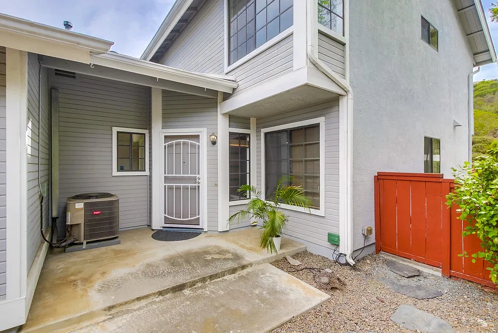 2 bed, 2.5 bath, 1362 sqft, $3,650 — Photo 2