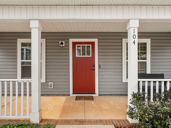 5th image of 104 Royalview Dr