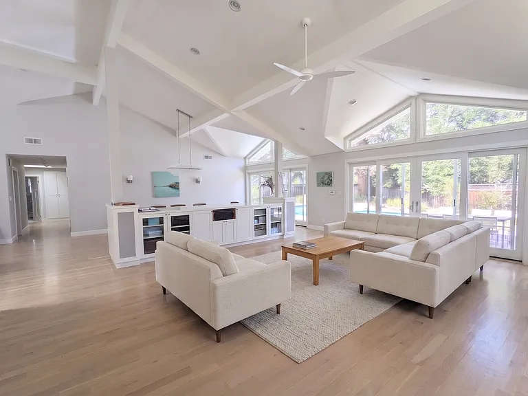 1525 Kensington Cir — Photo 5