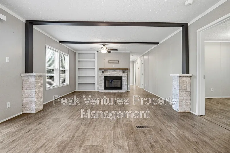 4 bed, 3.0 bath, 2260 sqft, $2,250 — Photo 3