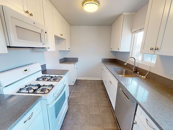 4th image of 626 Kew St APT 8