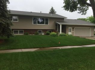 1227 12th Ave NE, Aberdeen, SD 57401