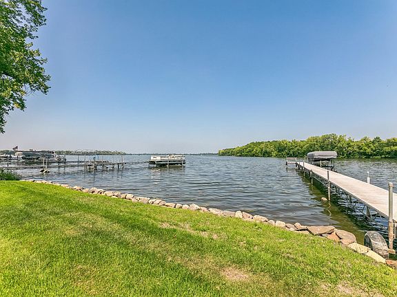 75' of Collinwood Shoreline and small dock. Fishing! Swimming! Boating!
All summer.