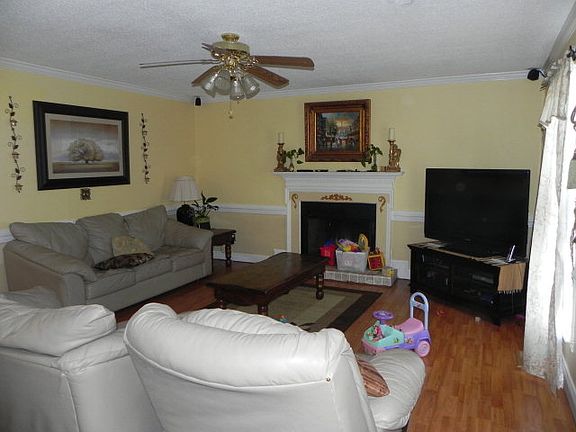 3rd image of 103 Doris Dr