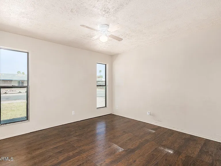 855 E Viola St — Photo 56
